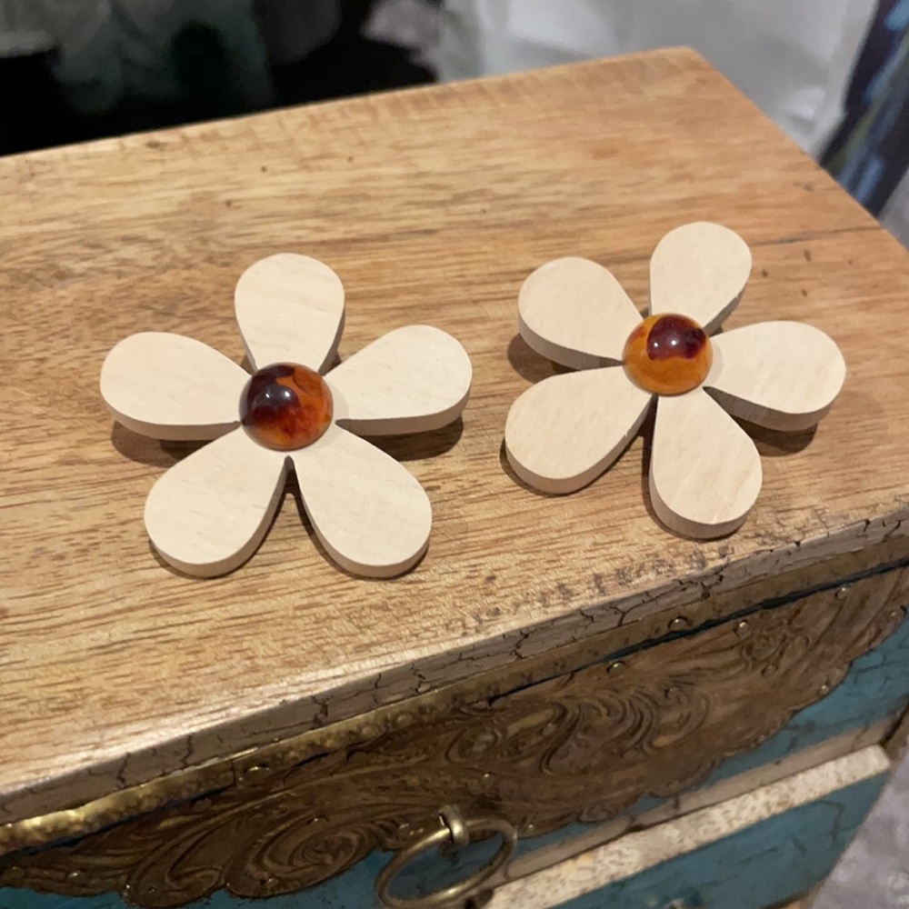 Retro 70s flower earring